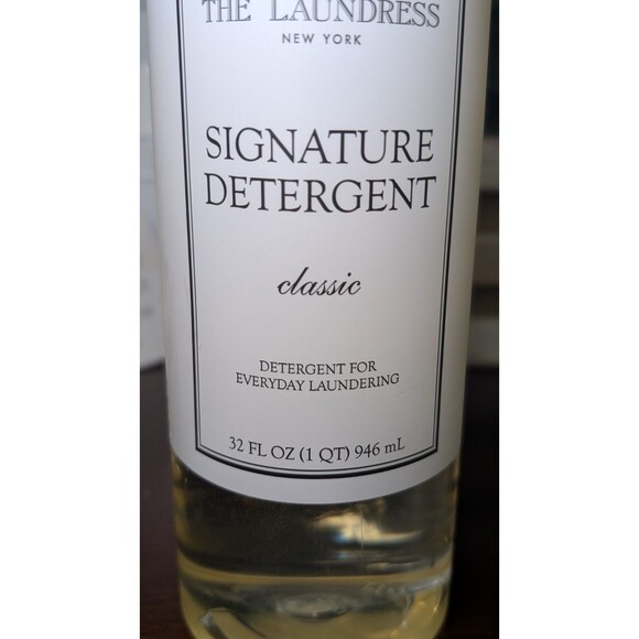 The Laundress Signature Detergent Classic 32 Fl Oz Laundry Liquid Soap 31 Lds HE - Picture 2 of 4